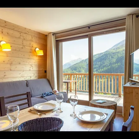 In With & Pool * Tignes
